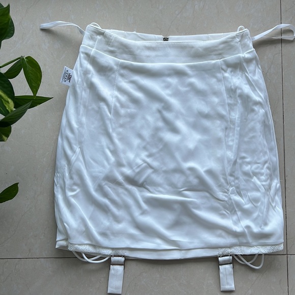 NWT Tiger Mist Carys White Garter Skirt with lace up detail - Picture 6 of 10